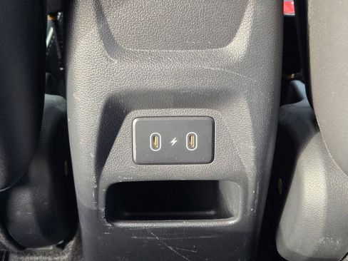 Used 2024 Hyundai Venue Limited image 23