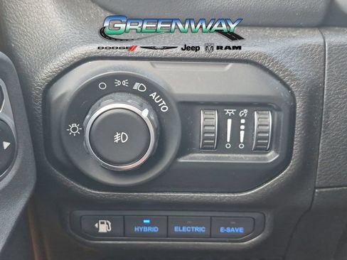 Used 2021 Jeep Wrangler Unlimited Sahara w/ Cold Weather Group AWD/4WD image 12