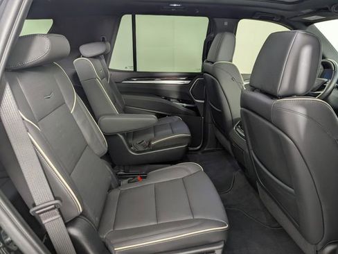 Used 2025 Cadillac Escalade Premium Luxury image 21