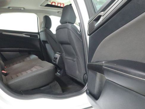Used 2020 Ford Fusion SE FWD image 11