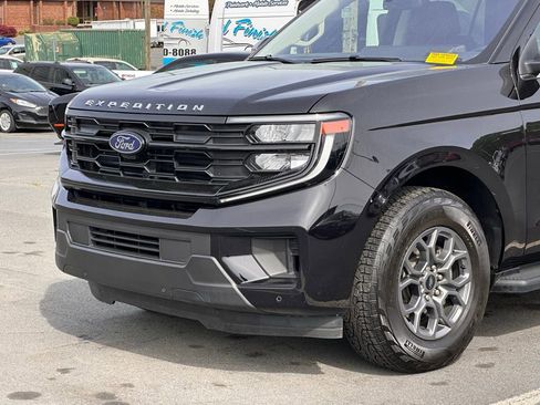 Used 2025 Ford Expedition Active image 38