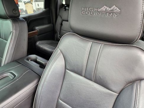 Used 2021 Chevrolet Silverado 1500 High Country w/ Technology Package AWD/4WD image 9