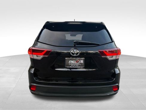 Used 2019 Toyota Highlander SE image 5