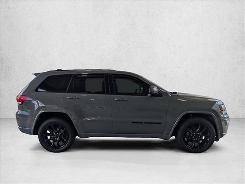 Used 2020 Jeep Grand Cherokee Altitude RWD image 4