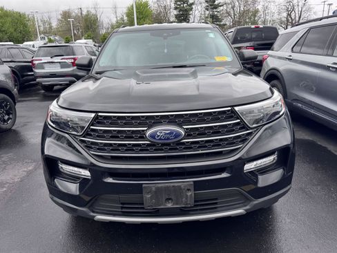 Used 2023 Ford Explorer XLT w/ Equipment Group 202A AWD/4WD image 2
