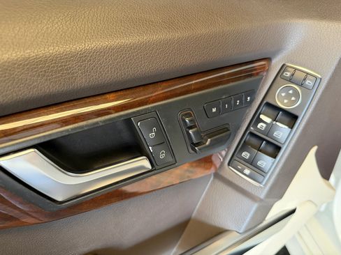 Used 2013 Mercedes-Benz GLK 350 4MATIC image 11