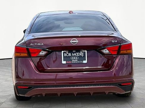 Used 2024 Nissan Altima 2.5 SV FWD image 4