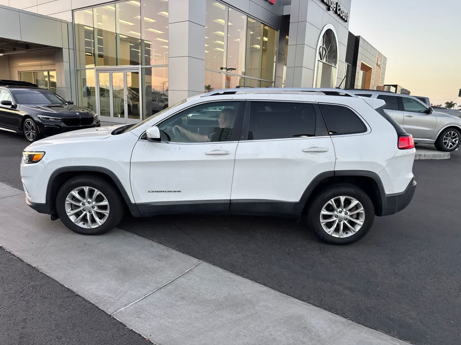 Used 2019 Jeep Cherokee Latitude w/ Popular Appearance Group FWD image 16