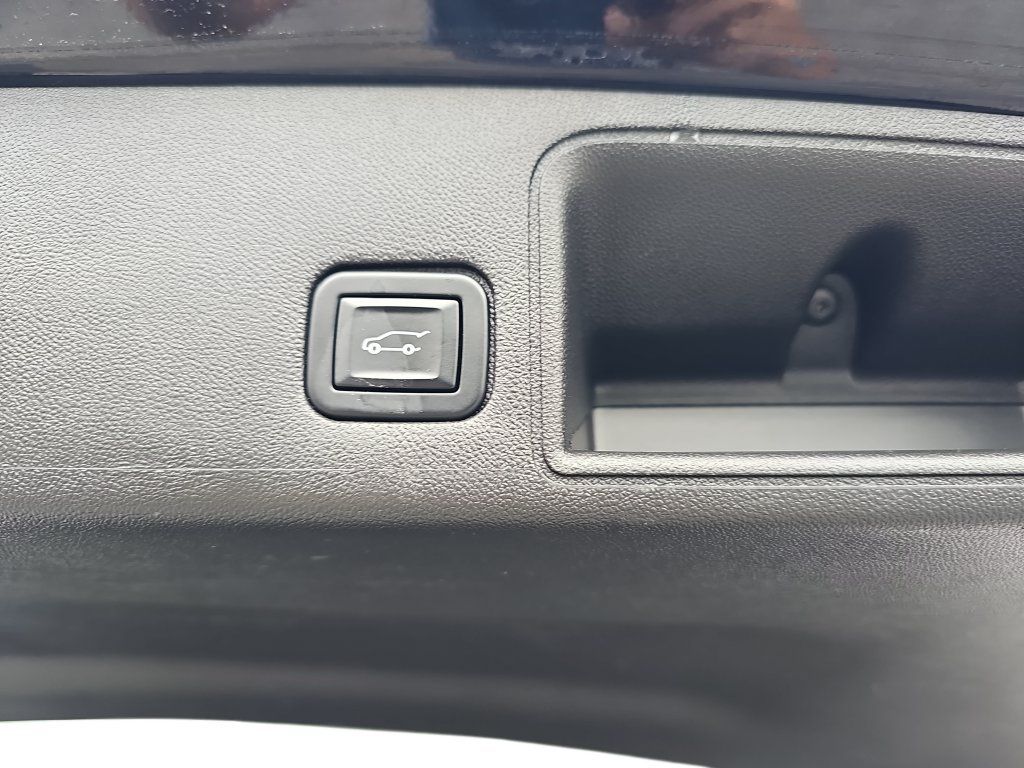 Used 2022 GMC Terrain SLT w/ Infotainment Package II FWD image 34