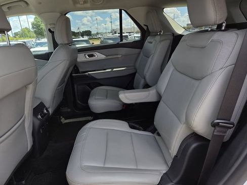 New 2026 Ford Explorer Active RWD image 14