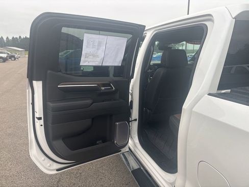 Used 2023 Chevrolet Silverado 1500 High Country w/ Technology Package AWD/4WD image 18