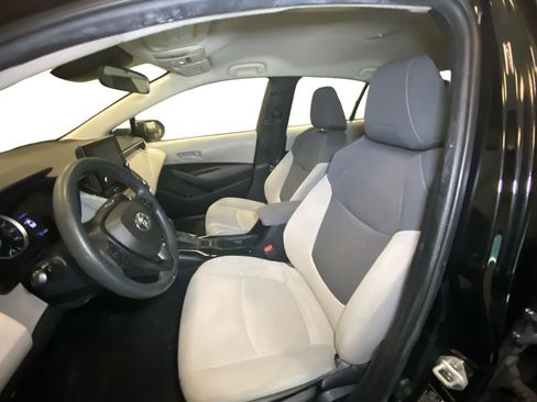 Used 2022 Toyota Corolla LE image 9