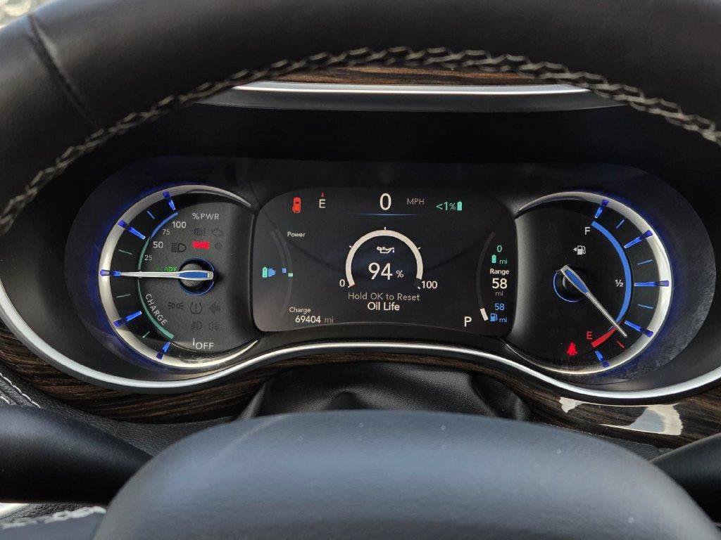 Used 2023 Chrysler Pacifica Limited FWD image 15