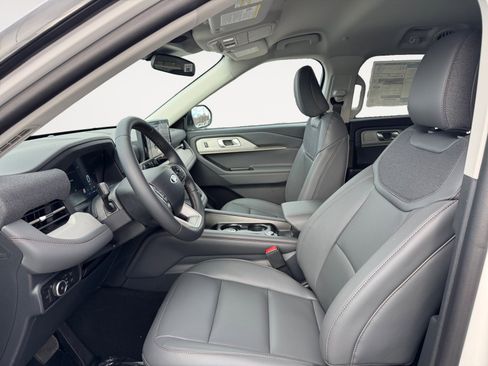 New 2026 Ford Explorer Active w/ Active Comfort Package image 11