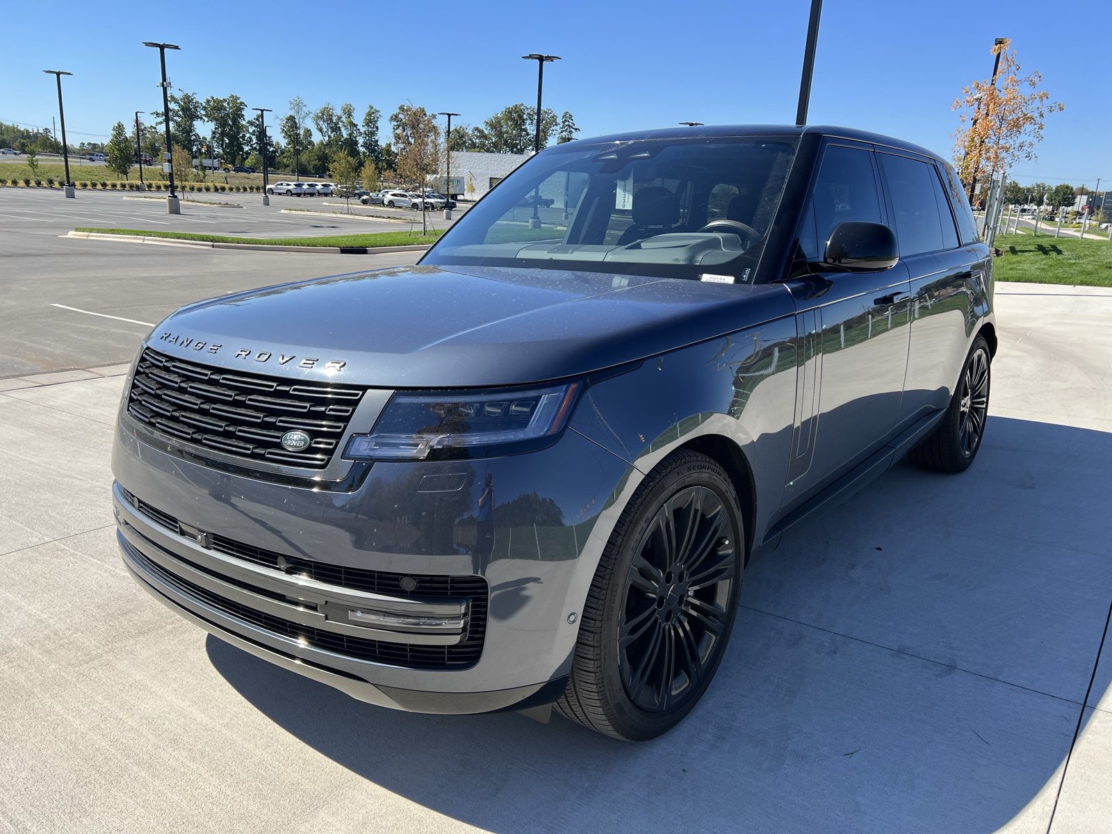 Used 2026 Land Rover Range Rover Long Wheelbase SE AWD/4WD image 5