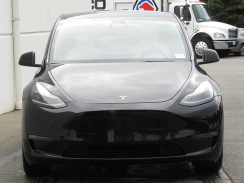 Used 2022 Tesla Model Y Performance AWD/4WD image 3
