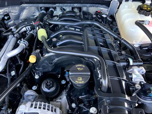 Used 2024 Jeep Wrangler Unlimited Sahara w/ Technology Group AWD/4WD image 32