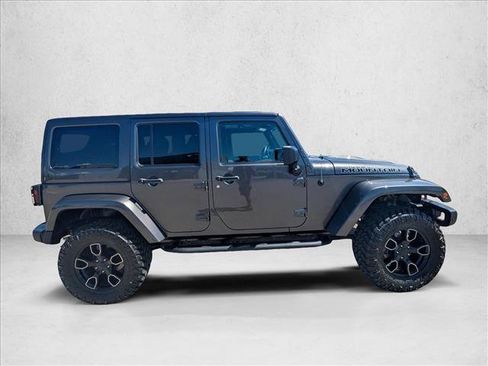 Used 2017 Jeep Wrangler Unlimited Sahara AWD/4WD image 4