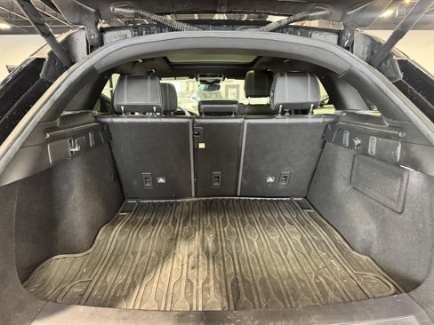 Used 2019 Land Rover Range Rover Velar R-Dynamic SE image 14