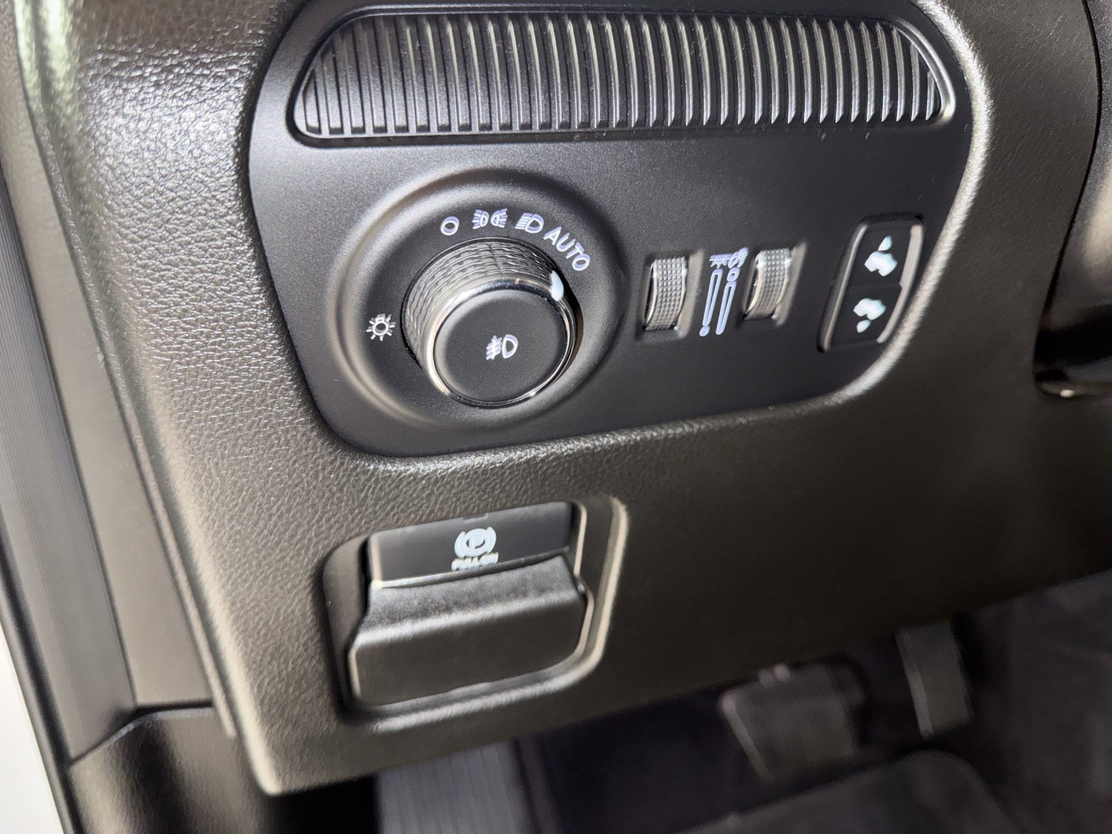 Used 2024 Jeep Wagoneer L Series II w/ Flexible Seating Group AWD/4WD image 15