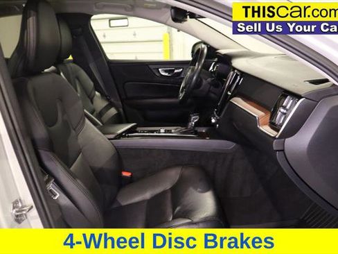 Used 2021 Volvo S60 T5 Momentum w/ Premium Package image 23