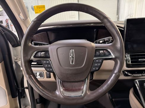 Used 2022 Lincoln Navigator Reserve image 13