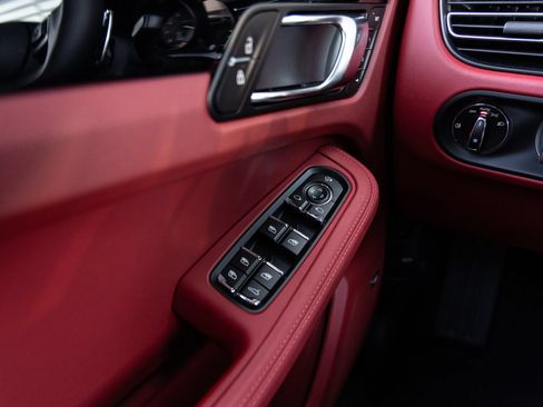 Used 2025 Porsche Macan S AWD/4WD image 22