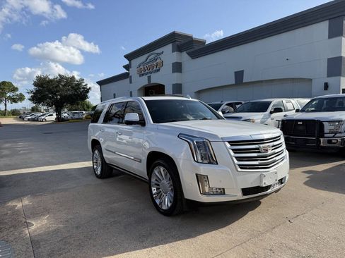 Used 2017 Cadillac Escalade Platinum AWD/4WD image 2