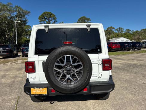 Certified 2024 Jeep Wrangler Unlimited Sahara AWD/4WD image 4