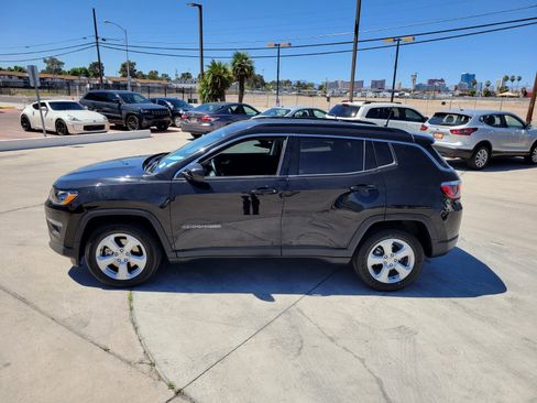 Used 2018 Jeep Compass Latitude image 2