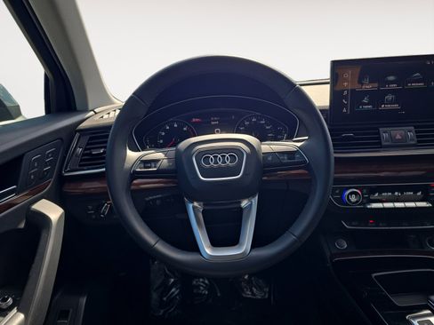 Used 2023 Audi Q5 2.0T Premium w/ Convenience Package image 13