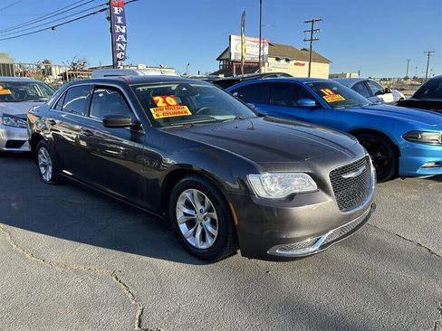 Used 2020 Chrysler 300 Touring image 5