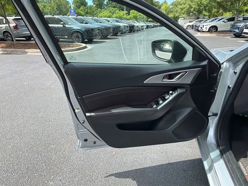 Used 2017 MAZDA MAZDA3 Touring image 25