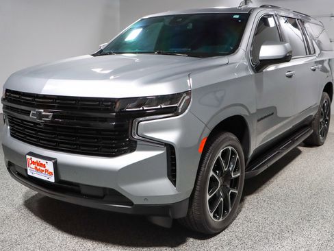 Used 2024 Chevrolet Suburban RST w/ Luxury Package image 37