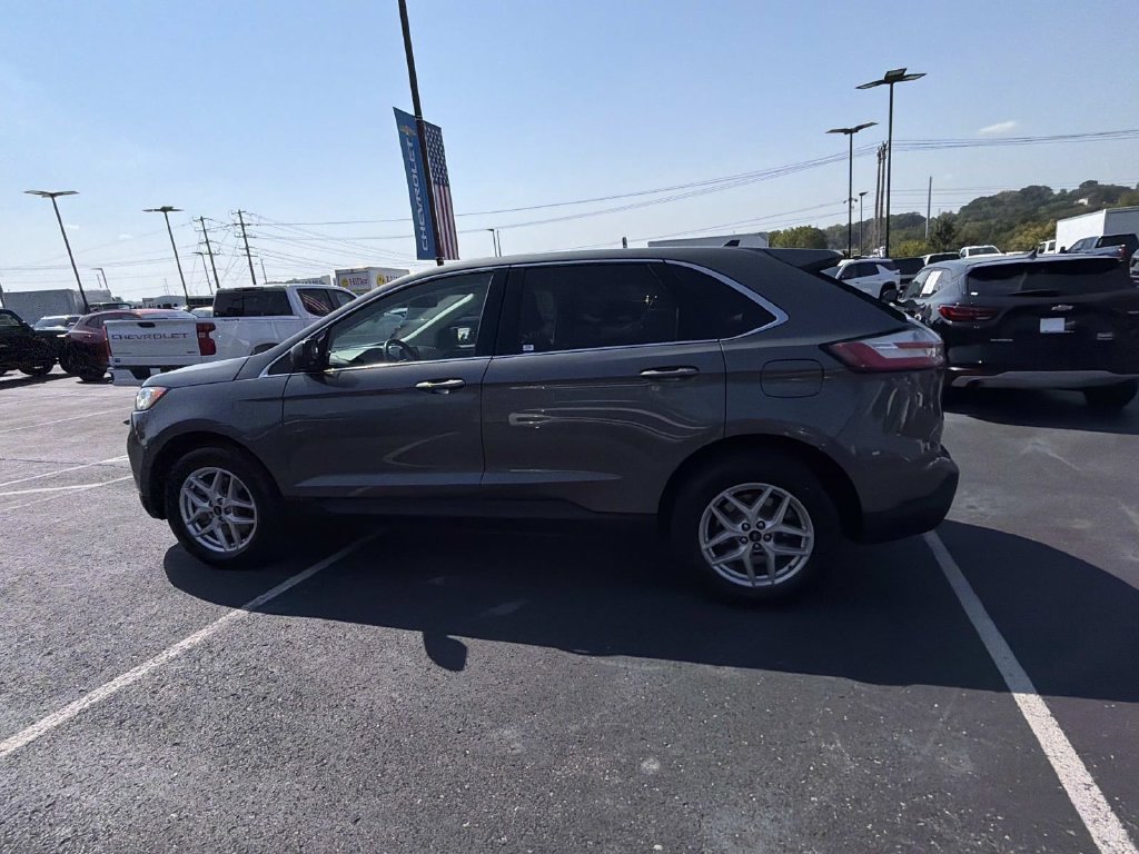 Used 2024 Ford Edge SEL w/ Convenience Package AWD/4WD image 6