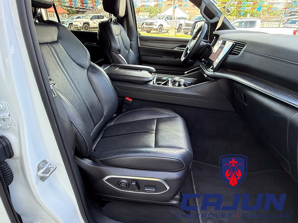 Used 2024 Jeep Wagoneer Series III AWD/4WD image 23