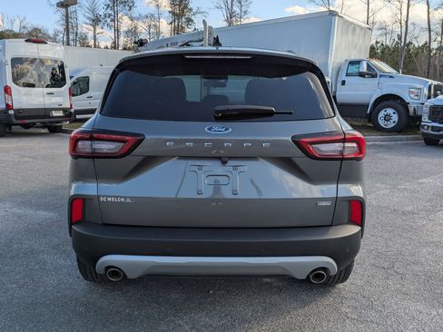 Certified 2025 Ford Escape SE image 6