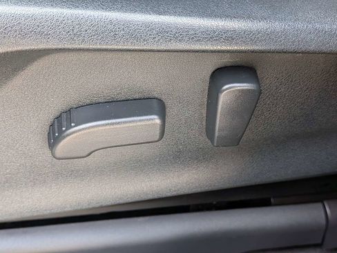 Used 2020 Subaru Ascent Premium w/ Convenience Package image 18