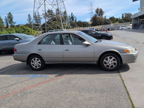 Used 2000 Toyota Camry LE image 2