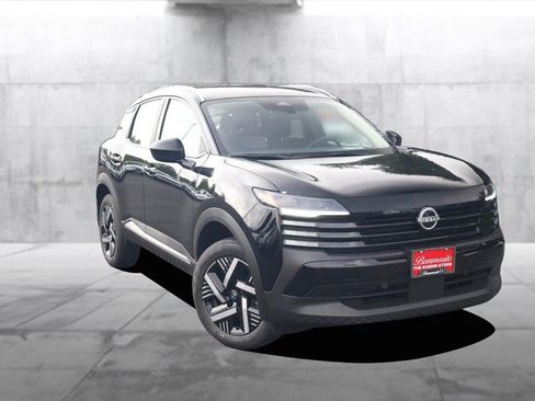 New 2026 Nissan Kicks SV image 2