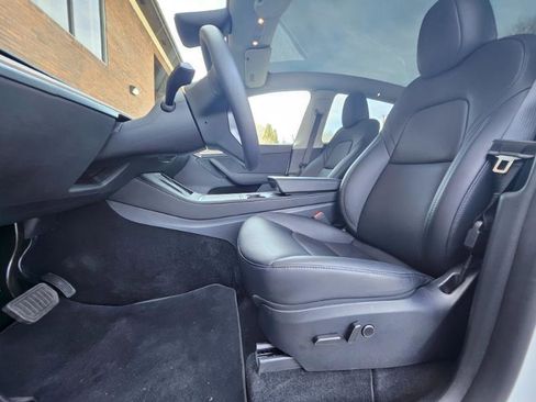 Used 2025 Tesla Model Y Long Range image 35