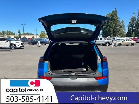 Used 2022 Chevrolet Bolt EUV LT w/ Convenience Package FWD image 11