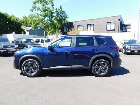 Used 2025 Nissan Rogue SV FWD image 24