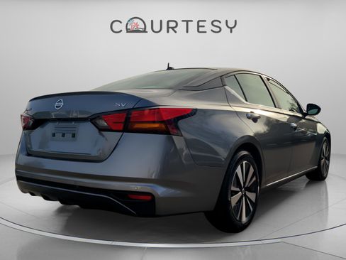 Certified 2022 Nissan Altima 2.5 SV image 6