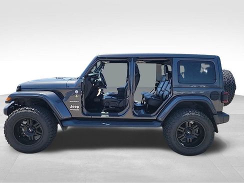 Used 2019 Jeep Wrangler Unlimited Sahara w/ Uconnect 4C Nav & Sound Group AWD/4WD image 9