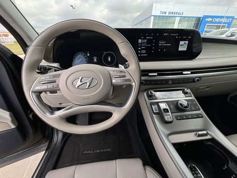 Used 2023 Hyundai Palisade Calligraphy image 11