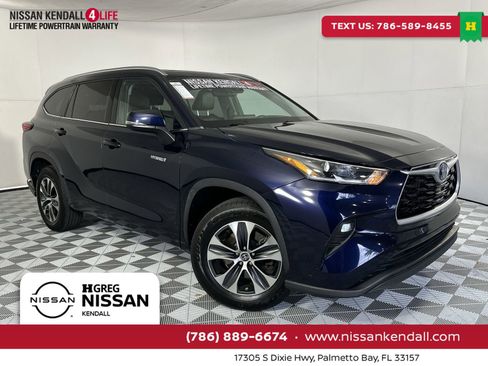 Used 2021 Toyota Highlander XLE FWD image 1