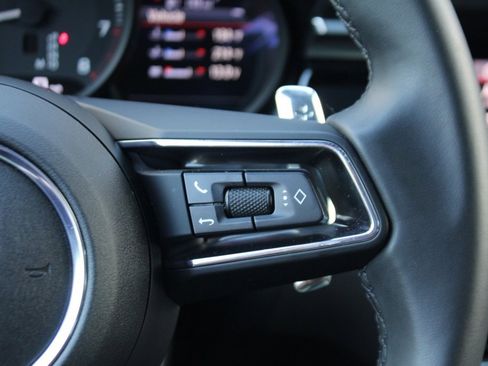 Used 2025 Porsche Macan image 25