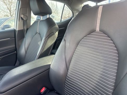 Used 2021 Toyota Camry SE image 14