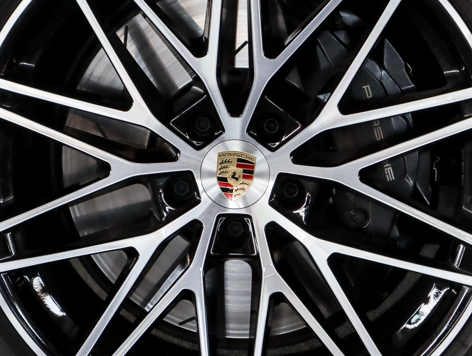 Certified 2024 Porsche Cayenne Turbo AWD/4WD image 14